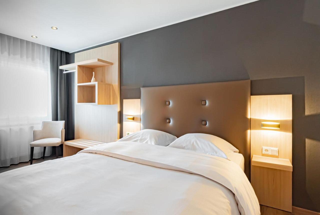 Hotel Re'Ser Stuff Roeser Eksteriør billede