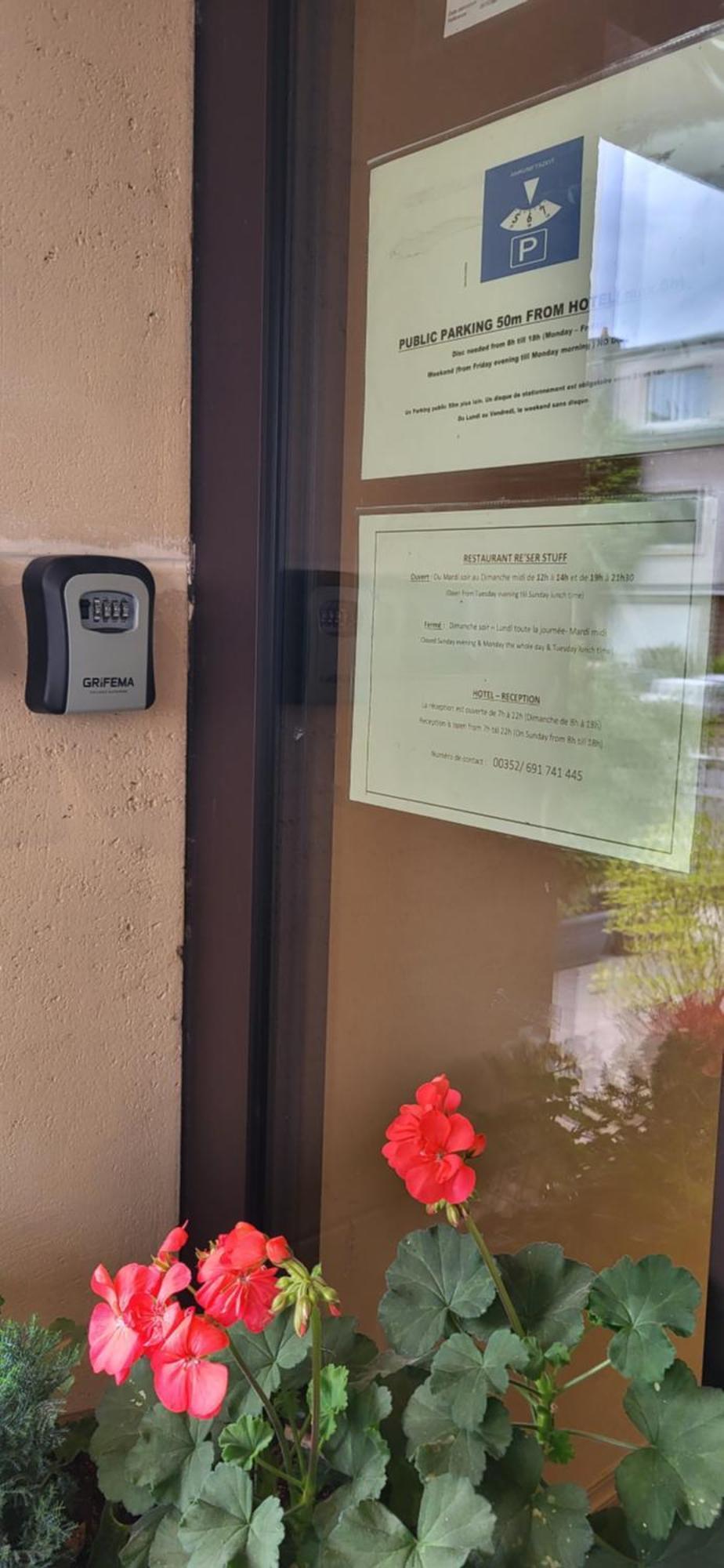 Hotel Re'Ser Stuff Roeser Eksteriør billede