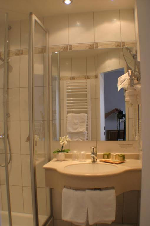Hotel Re'Ser Stuff Roeser Eksteriør billede