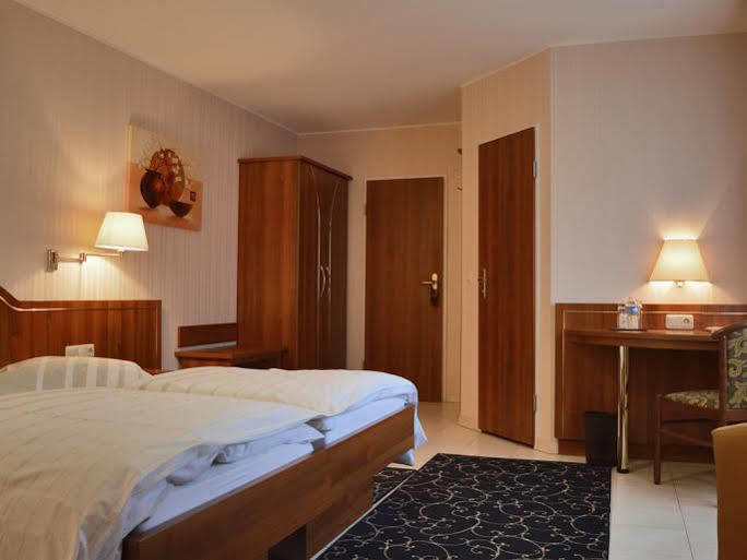 Hotel Re'Ser Stuff Roeser Eksteriør billede