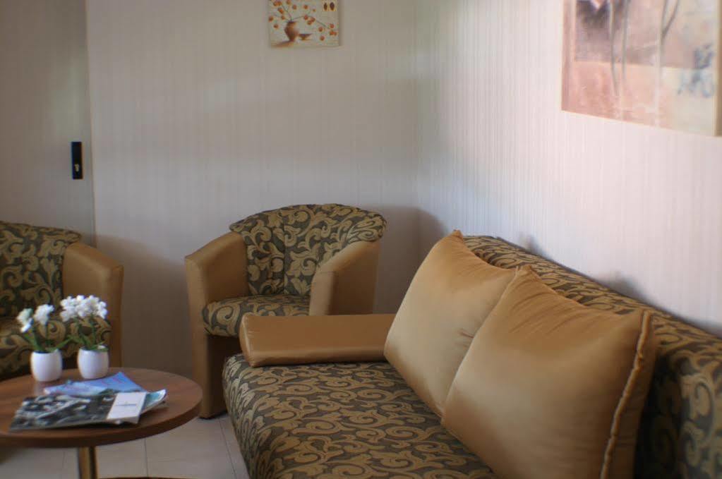 Hotel Re'Ser Stuff Roeser Eksteriør billede